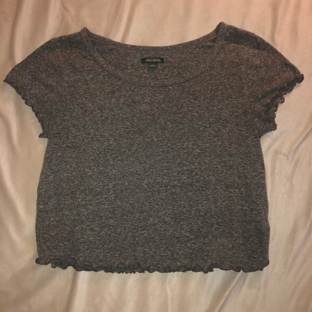 Grey short sleeve crop top